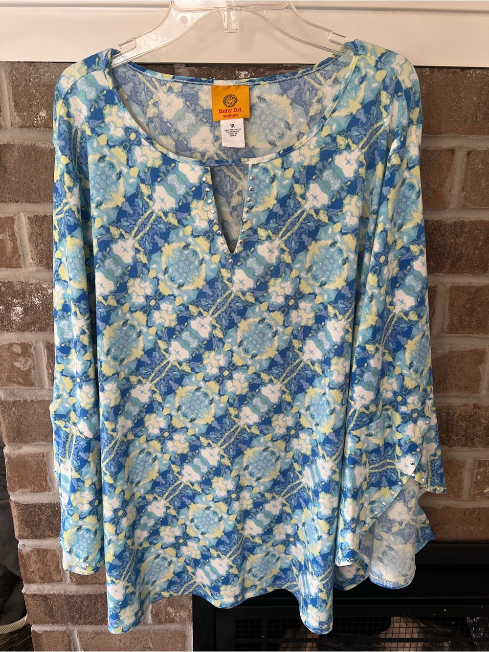 Ruby Rd. Blue and Cream Floral Keyhole Tunic